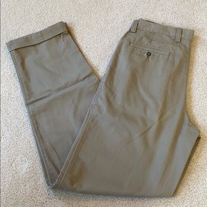 NWT Gap pleated tapered leg cuffed pants